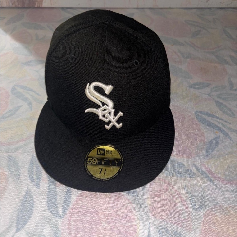 NewEra. 59FIFTY Chicago White Sox Paisley Fitted Hat 7. 3/8